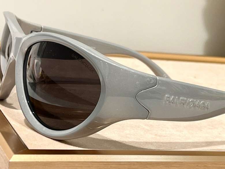 Picture of Balenciga Sunglasses _SKUfw52343051fw